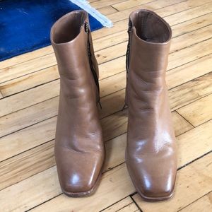 FRYE Chelsea boots